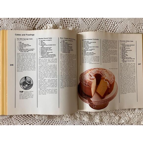 1978 Better Homes and Gardens Complete Step-by-Step Cookbook - Picture 4 of 6